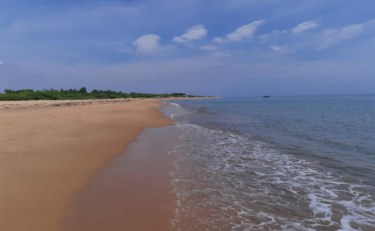 Kayalpatnam Beach'in fotoğrafı açık bej kum yüzey ile