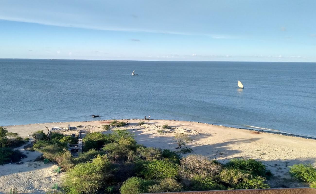 Hare island Beach'in fotoğrafı bej kum ve kayalar yüzey ile