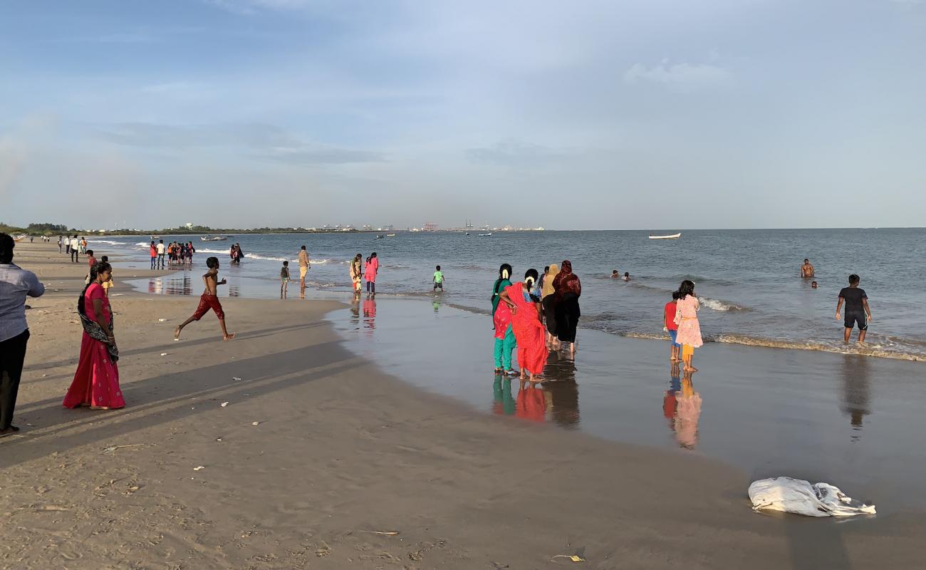 Thlamuthunagar Beach'in fotoğrafı açık bej kum yüzey ile