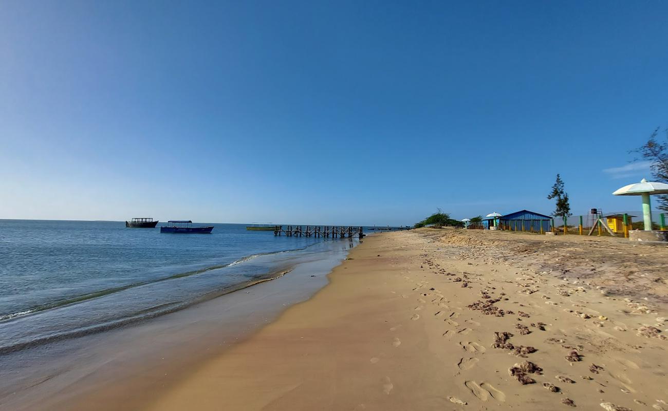 Tharuvaikulam Beach'in fotoğrafı açık bej kum yüzey ile