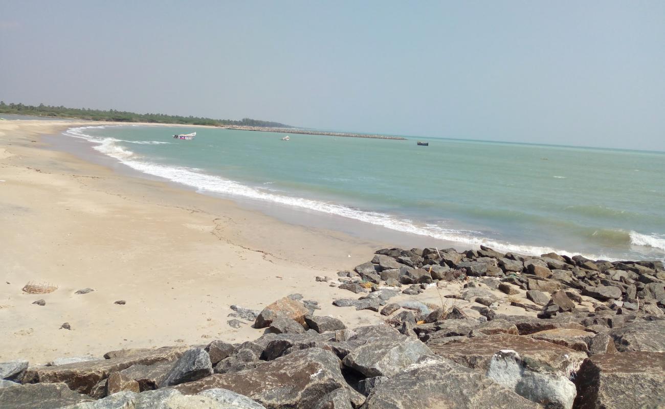 Vembar Beach'in fotoğrafı açık bej kum yüzey ile