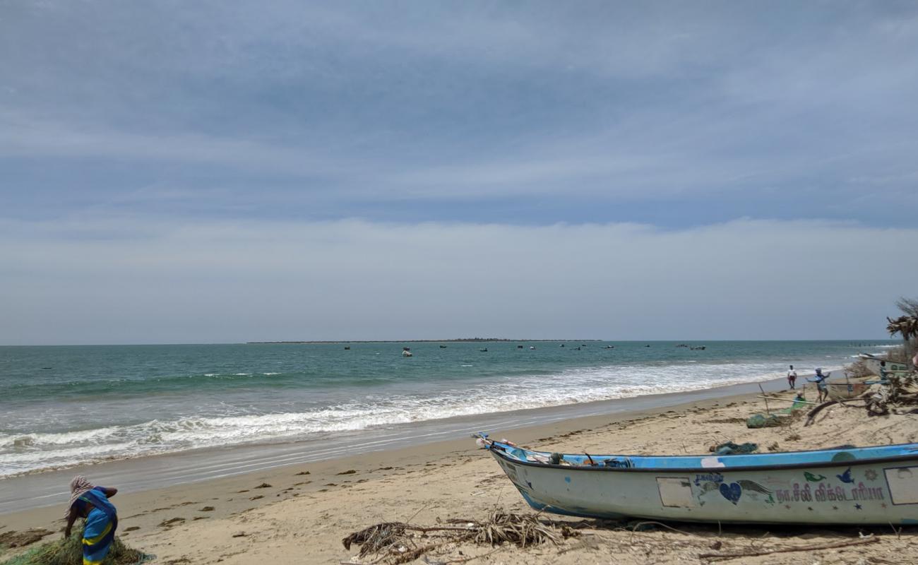 Keelamunthal Beach'in fotoğrafı açık bej kum yüzey ile