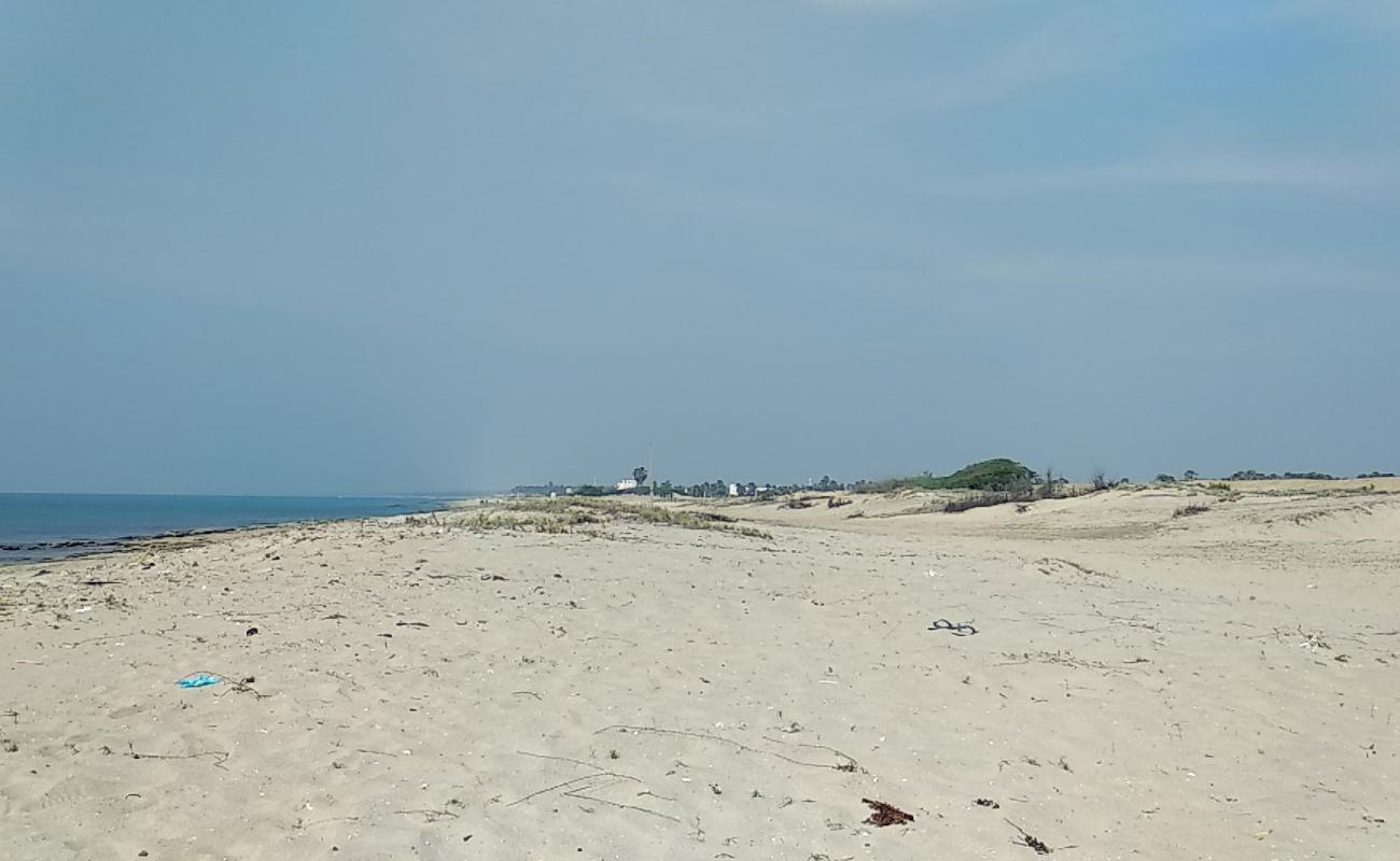 Manankudi Beach'in fotoğrafı açık bej kum yüzey ile