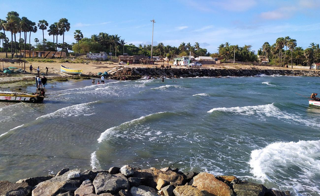 Seeni Appa Dargha Beach'in fotoğrafı parlak kum yüzey ile