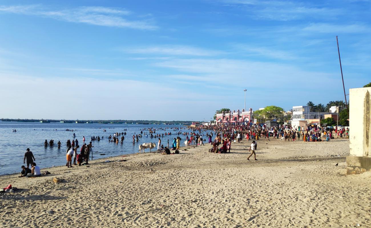 Rameshwaram Sea Shore Beach'in fotoğrafı açık bej kum yüzey ile