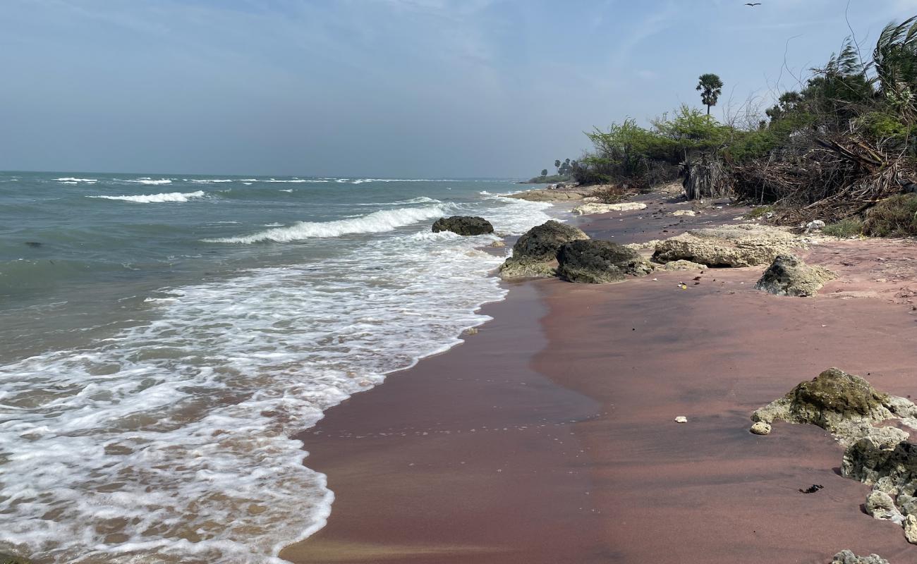 Coral Casita Beach'in fotoğrafı parlak kum ve kayalar yüzey ile