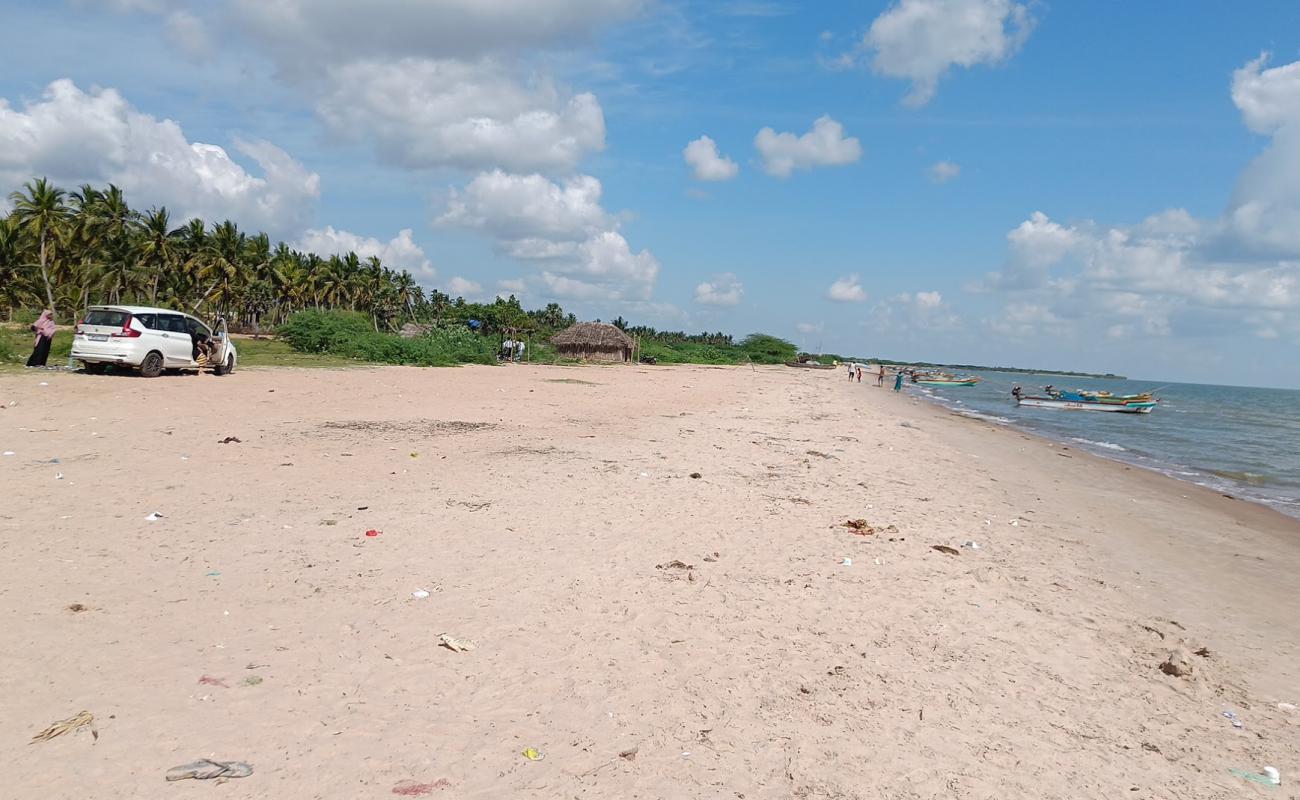Pudupattinam Delta Beach'in fotoğrafı açık bej kum yüzey ile
