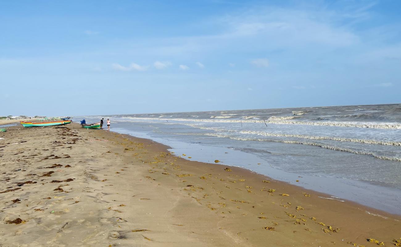 Kodikkarai Beach'in fotoğrafı açık bej kum yüzey ile