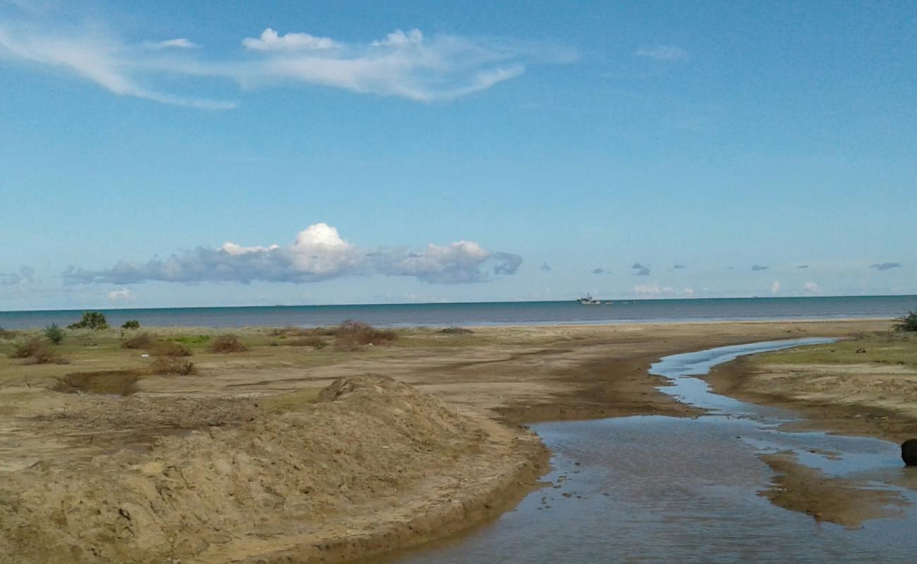 Pushpavanam Beach'in fotoğrafı i̇nce bej kum yüzey ile