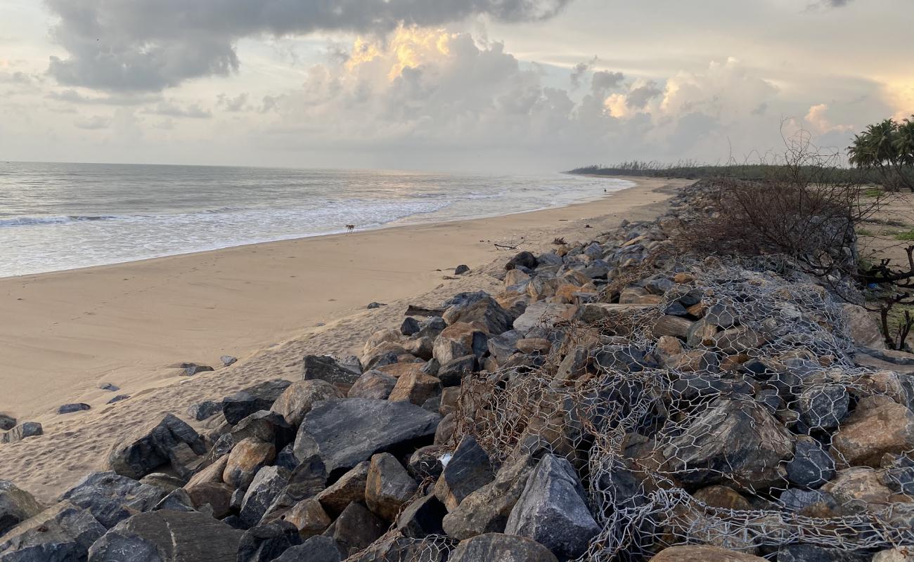 Seruthur Beach'in fotoğrafı açık bej kum yüzey ile