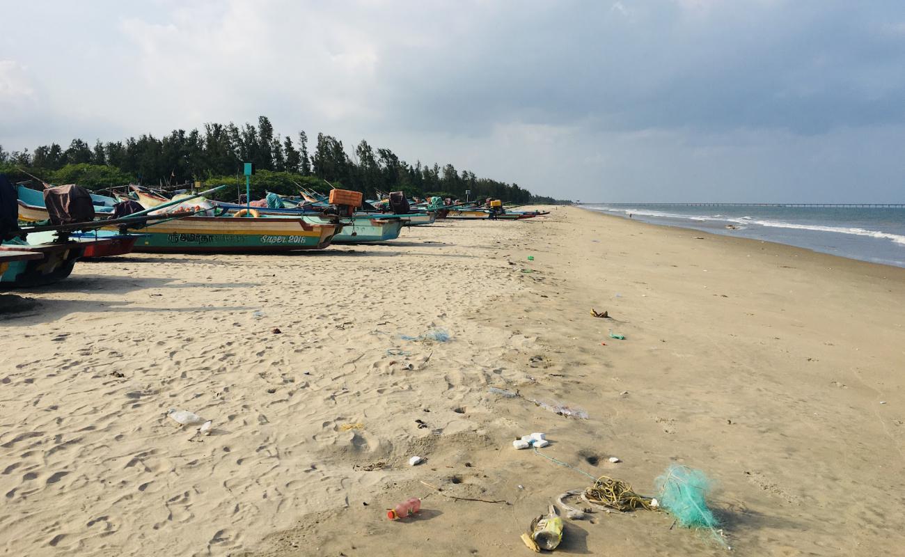 Nagapattinam Beach'in fotoğrafı açık bej kum yüzey ile