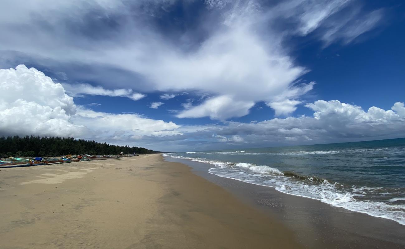 Thirumullaivasal Beach'in fotoğrafı açık bej kum yüzey ile