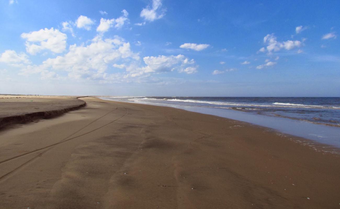 Pazhaiyar Beach'in fotoğrafı açık bej kum yüzey ile