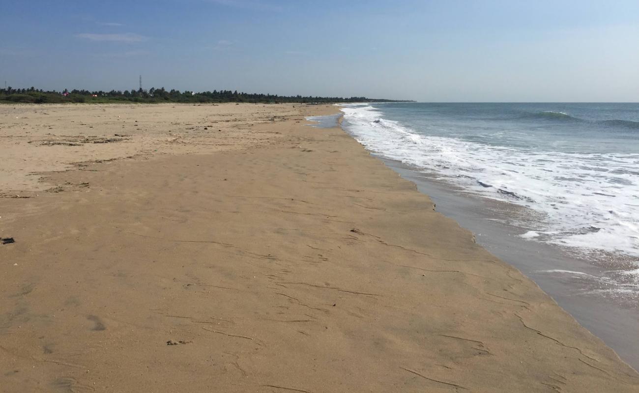 Singarathoppu Beach'in fotoğrafı parlak kum yüzey ile