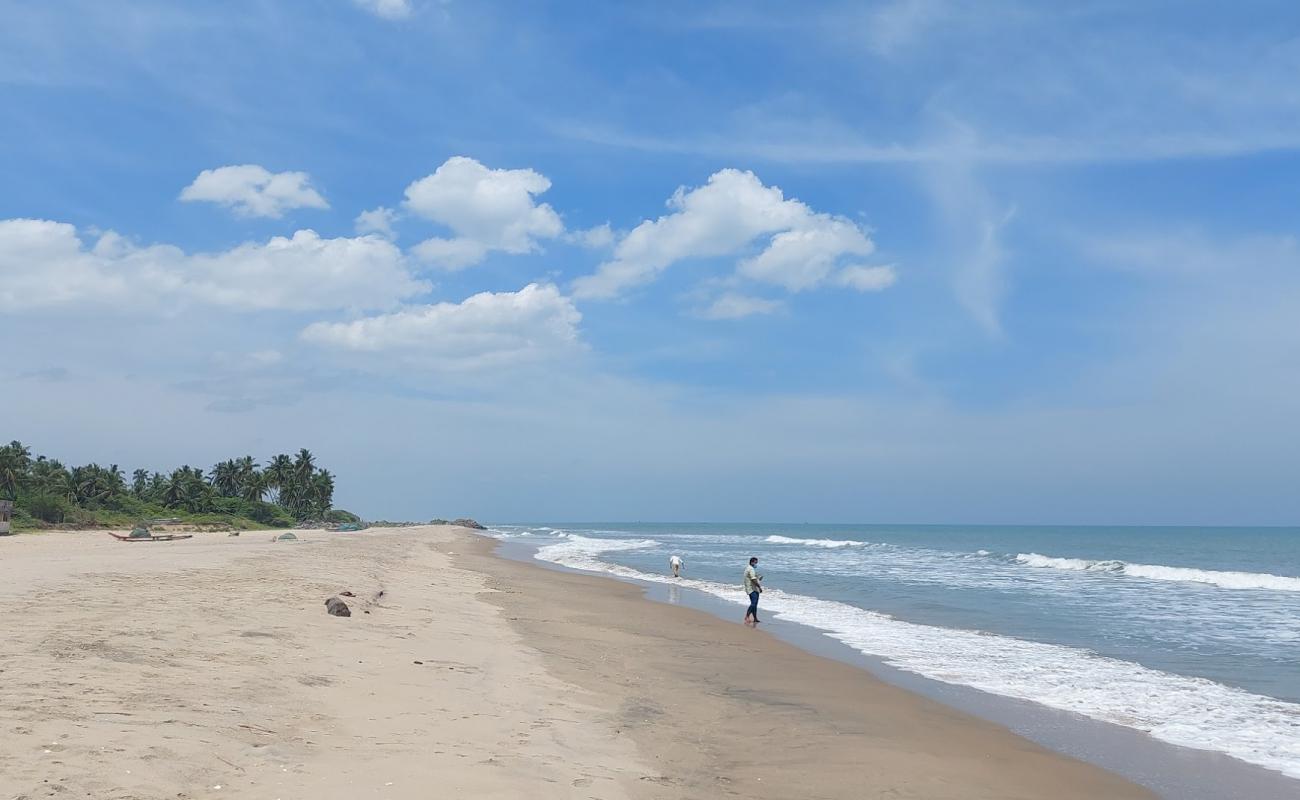 Thazhanguda Beach'in fotoğrafı parlak kum yüzey ile