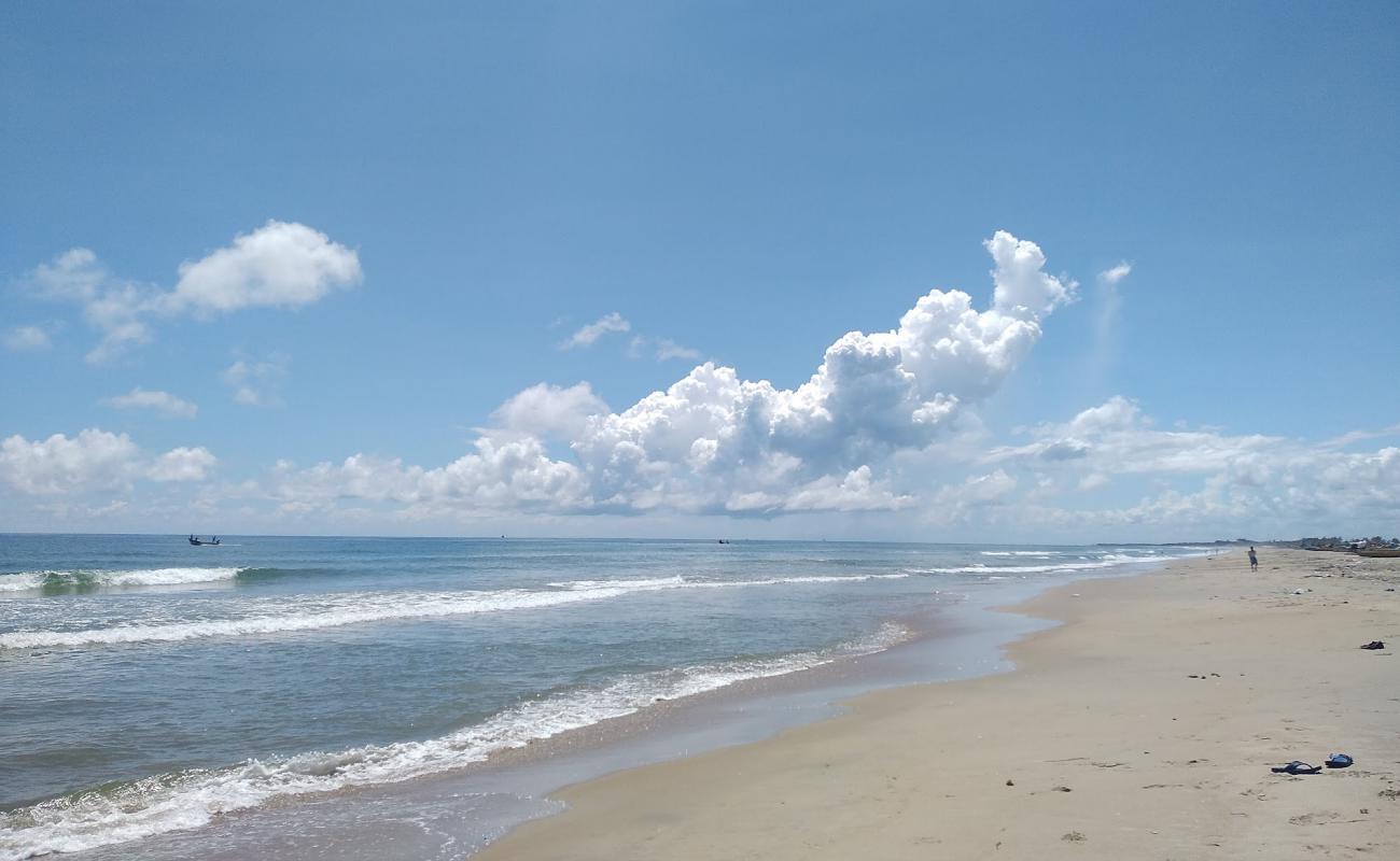 Nallavadu Beach'in fotoğrafı i̇nce bej kum yüzey ile