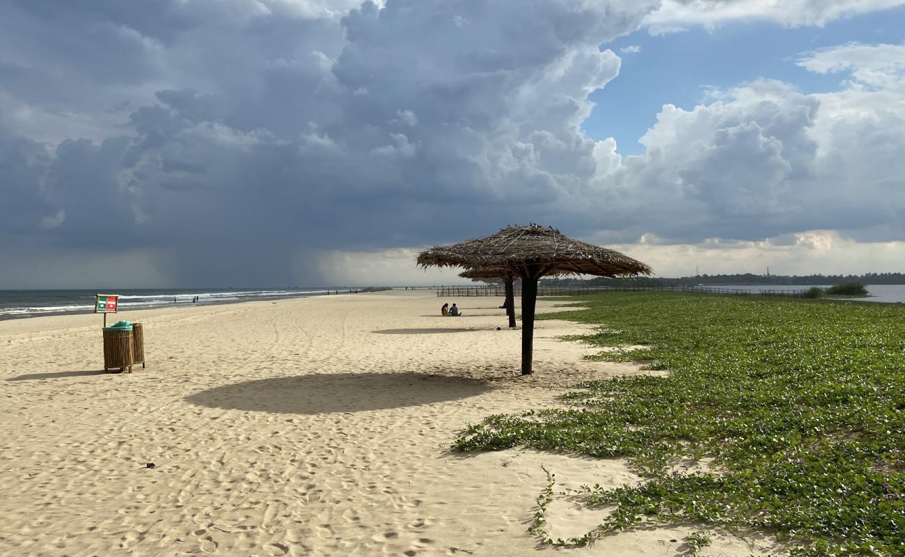 Eden Beach'in fotoğrafı i̇nce bej kum yüzey ile