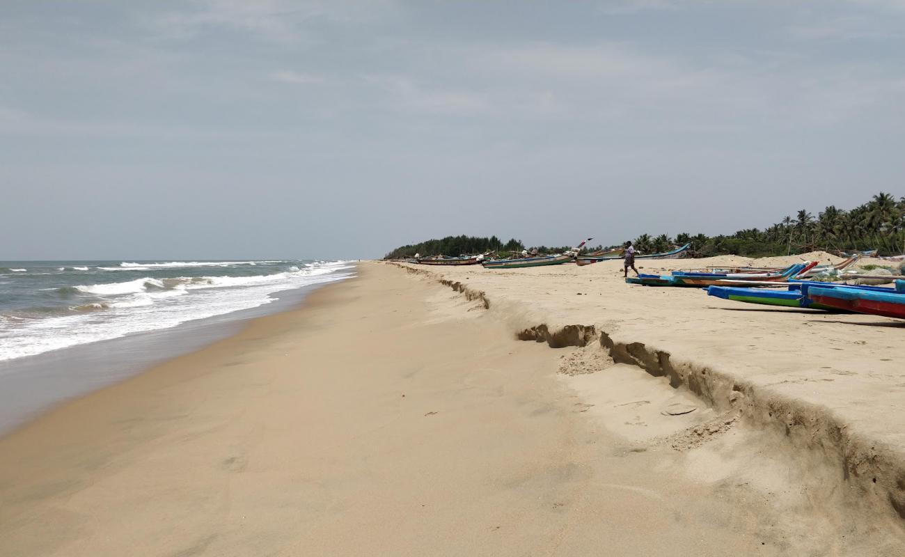 Veerampattinam Beach'in fotoğrafı açık bej kum yüzey ile