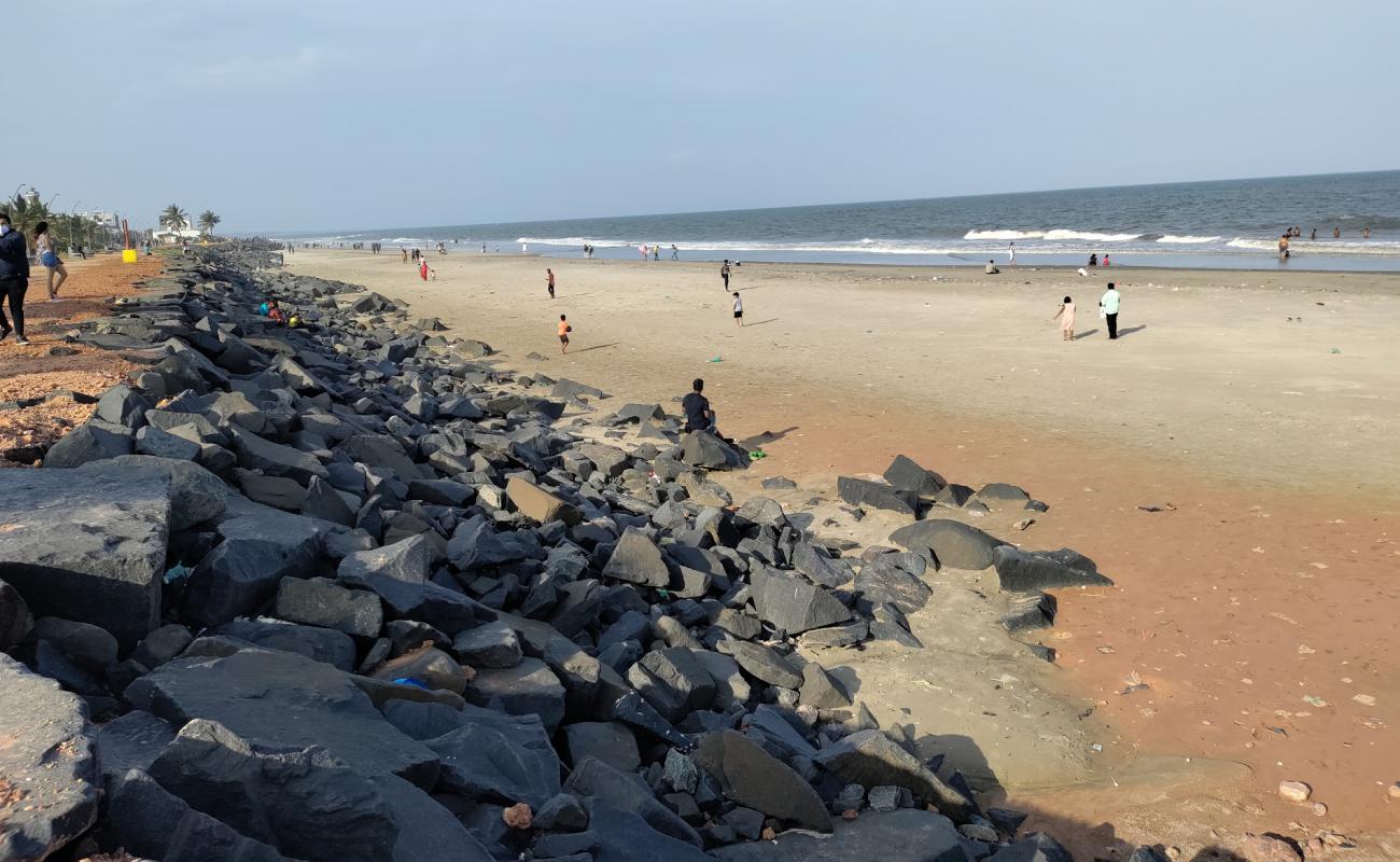 Pondicherry Beach'in fotoğrafı açık bej kum yüzey ile