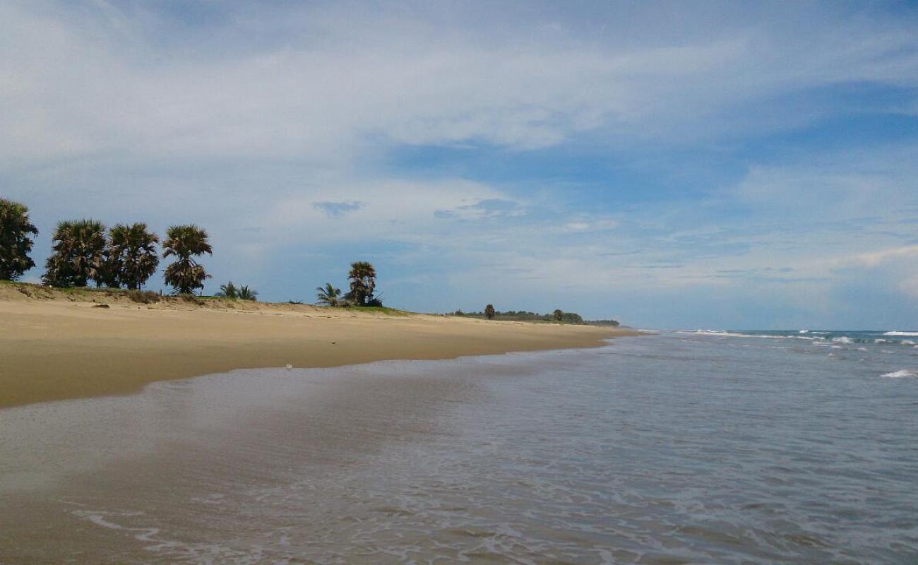 Kanathur Beach'in fotoğrafı açık bej kum yüzey ile