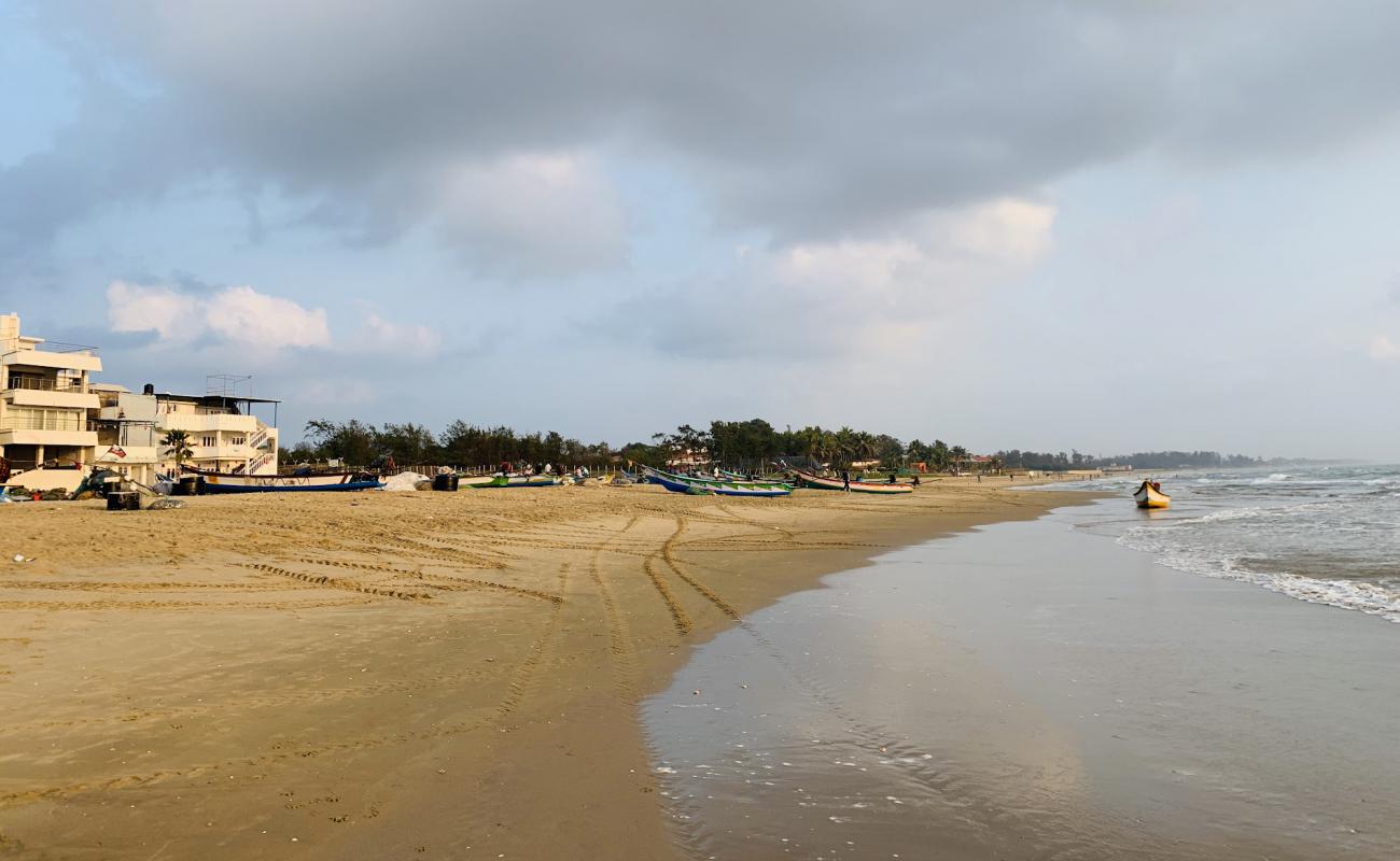 Mahabalipuram Beach'in fotoğrafı açık bej kum yüzey ile
