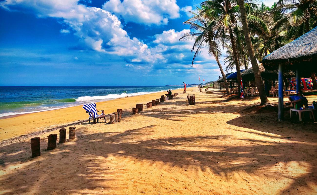 Ideal Resort Beach'in fotoğrafı açık bej kum yüzey ile