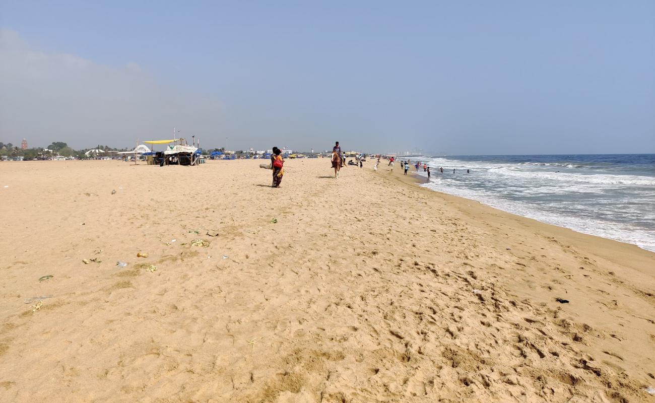 Marina Beach'in fotoğrafı parlak kum yüzey ile