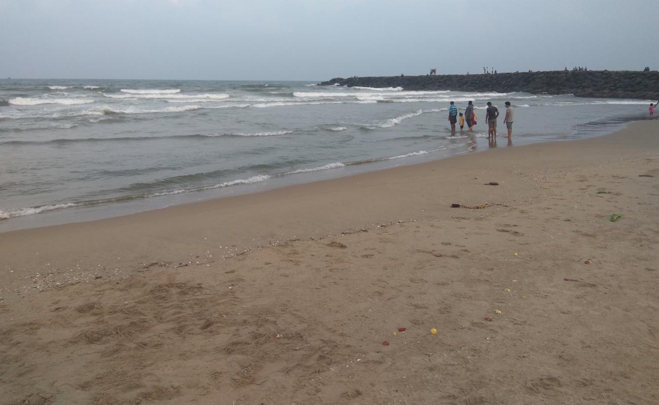 Tiruchanankuppam Beach'in fotoğrafı açık bej kum yüzey ile