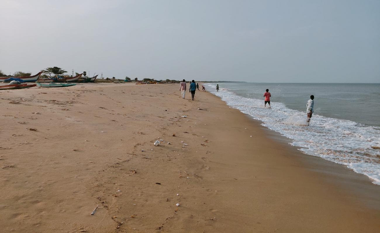 Pallipalem Public Beach'in fotoğrafı parlak kum yüzey ile