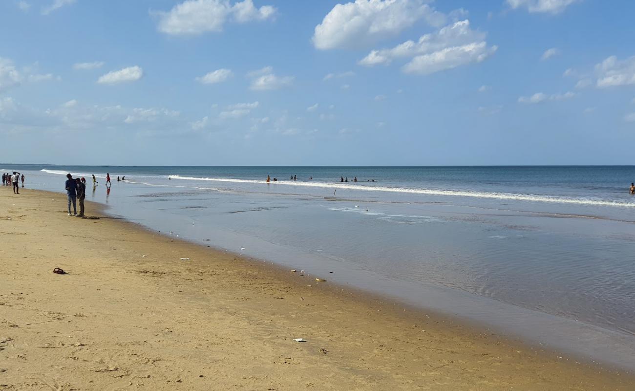 Ramayapattanam public Beach'in fotoğrafı açık bej kum yüzey ile