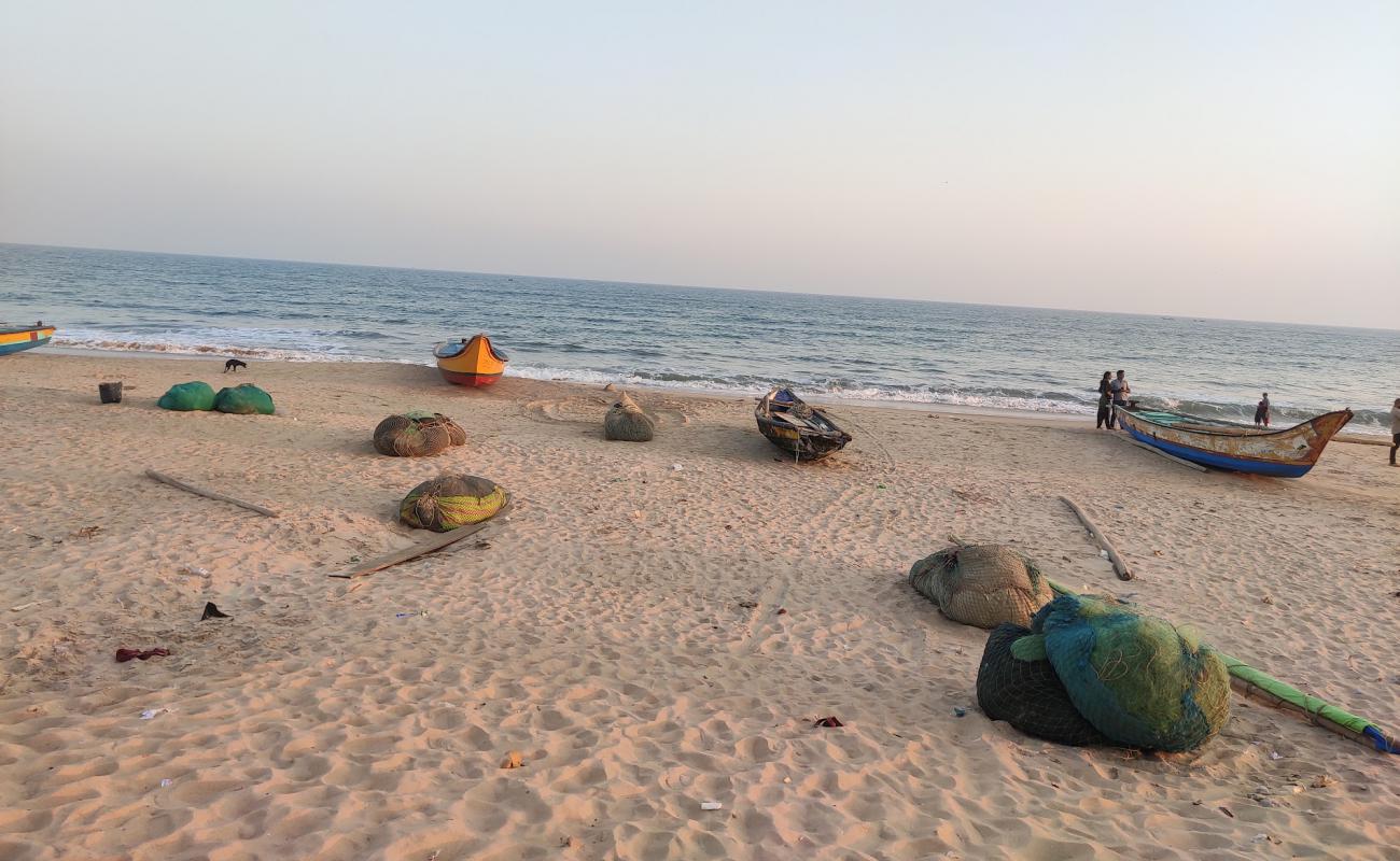 Rajjyapeta Beach'in fotoğrafı açık bej kum yüzey ile