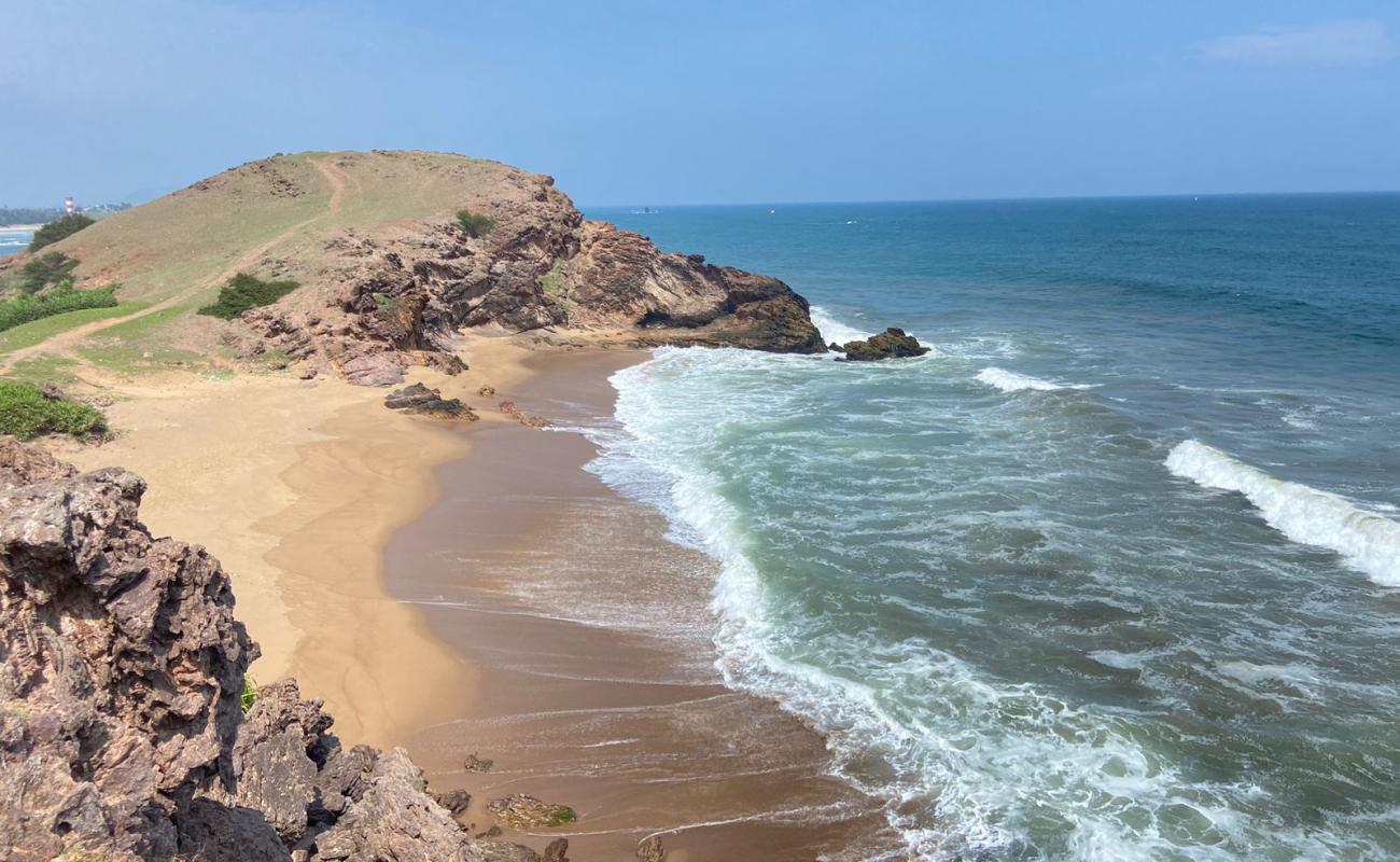 Seethapalem Beach'in fotoğrafı açık bej kum yüzey ile