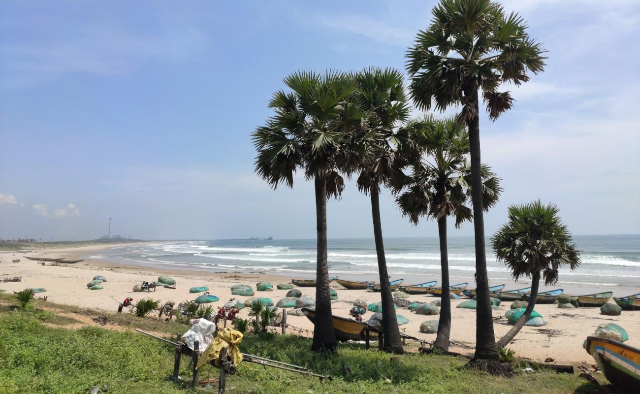 Mutyalammapalem Beach'in fotoğrafı açık bej kum yüzey ile