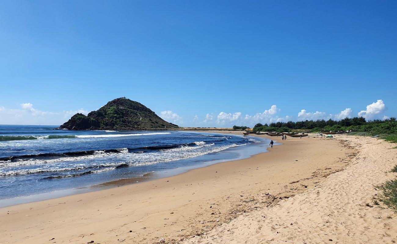 Appikonda Beach'in fotoğrafı parlak kum yüzey ile