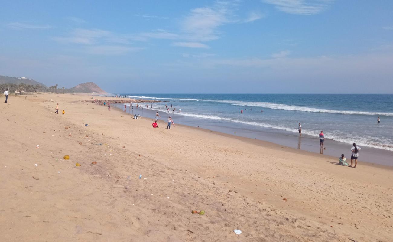 Yarada Beach'in fotoğrafı parlak kum yüzey ile