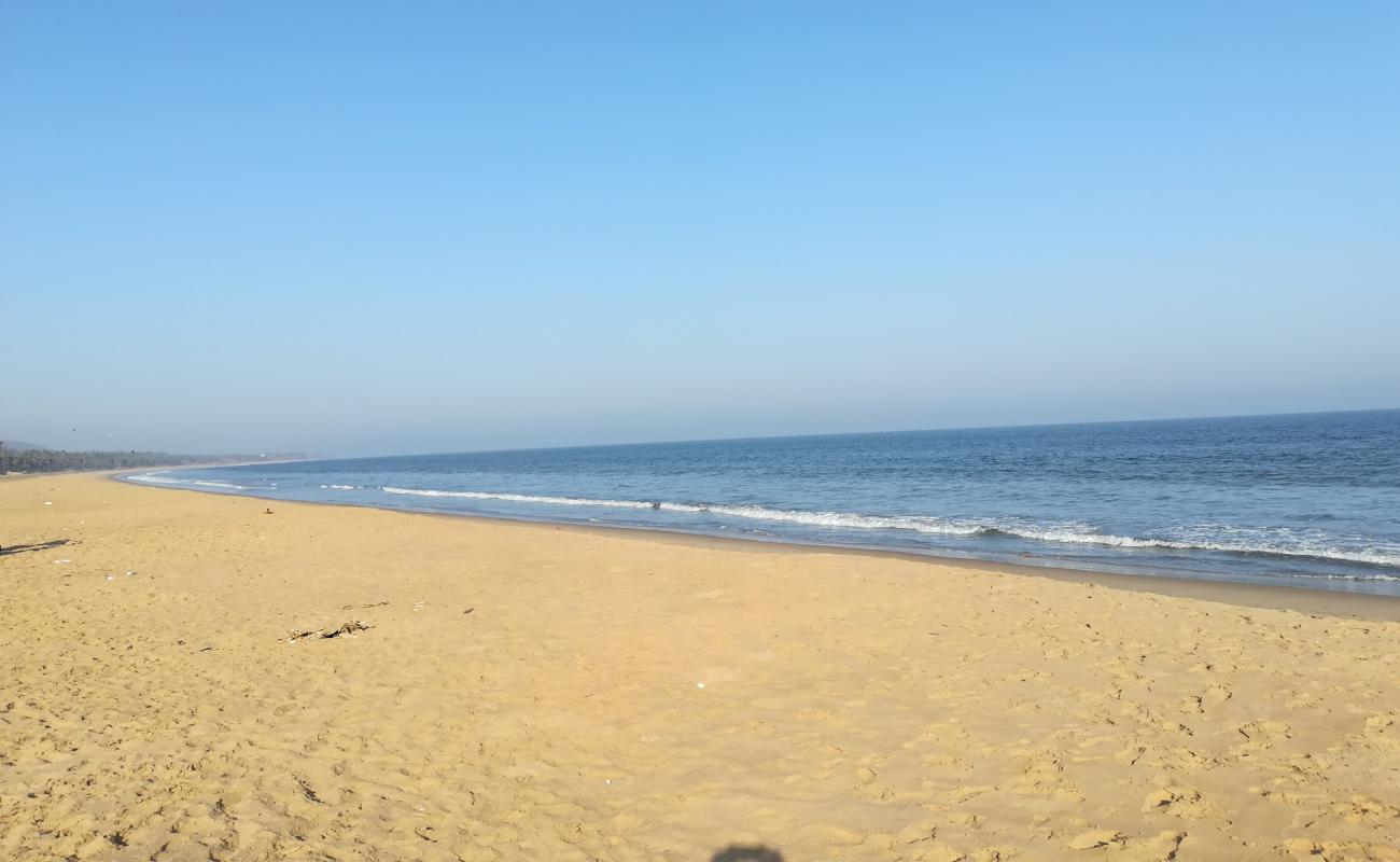 Uppada Beach'in fotoğrafı açık bej kum yüzey ile