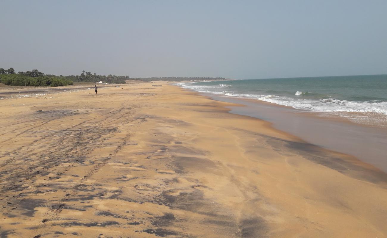 Kancheru Beach'in fotoğrafı parlak kum yüzey ile