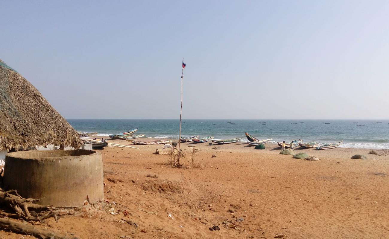 Thippalavalasa Beach'in fotoğrafı açık bej kum yüzey ile