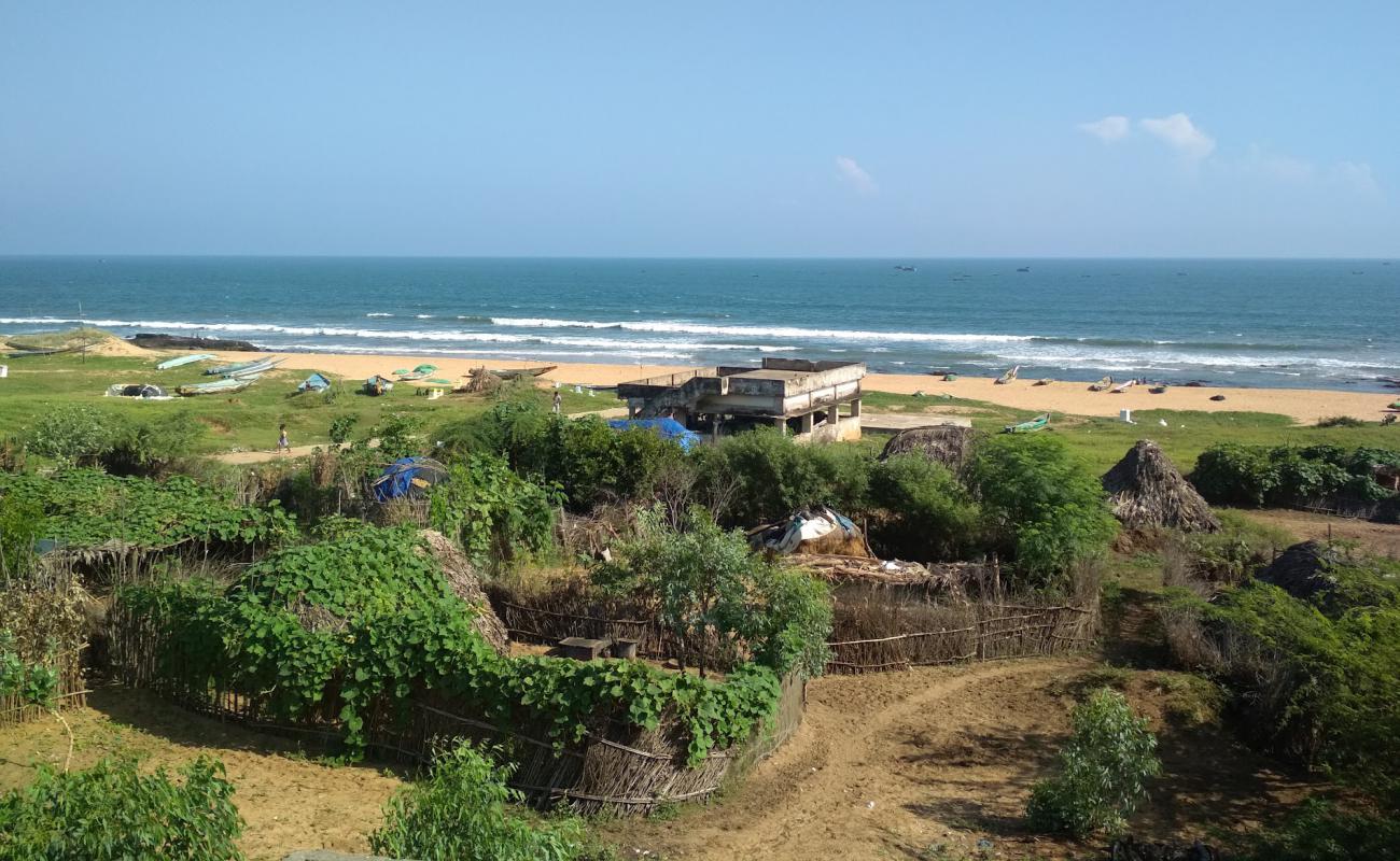 D.Matsyalesam Beach'in fotoğrafı açık bej kum yüzey ile