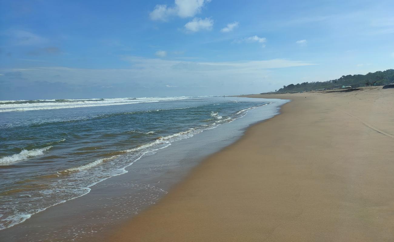 Mogadalapadu Beach'in fotoğrafı parlak ince kum yüzey ile