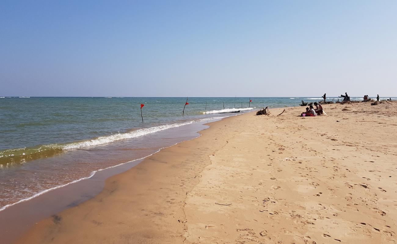 Port Kalingapatnam Beach'in fotoğrafı açık bej kum yüzey ile