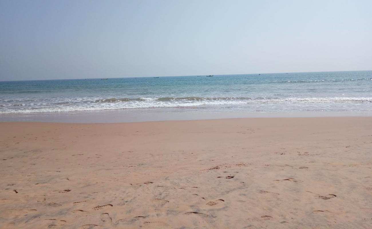 Devunaltada Beach'in fotoğrafı açık bej kum yüzey ile