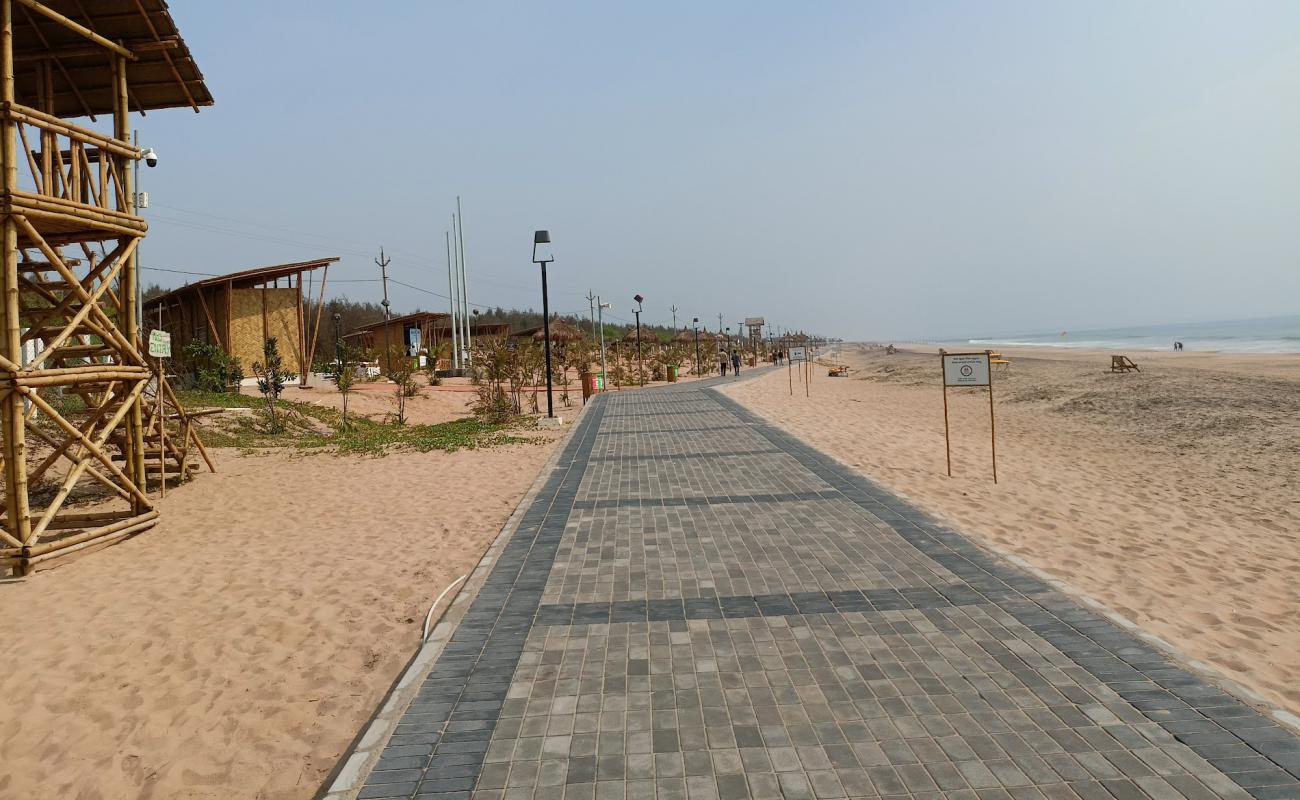 Sonpur Beach'in fotoğrafı açık bej kum yüzey ile