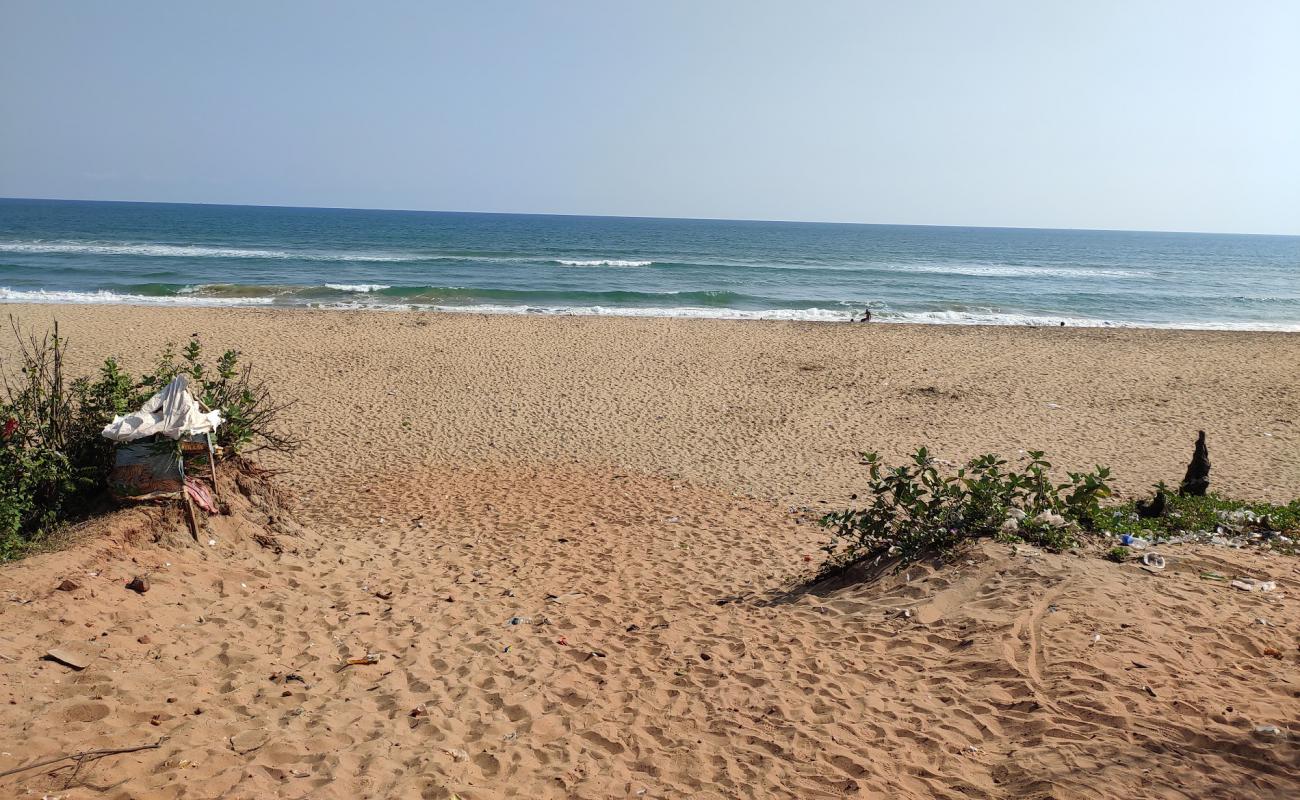 Bateswar Beach'in fotoğrafı parlak kum yüzey ile