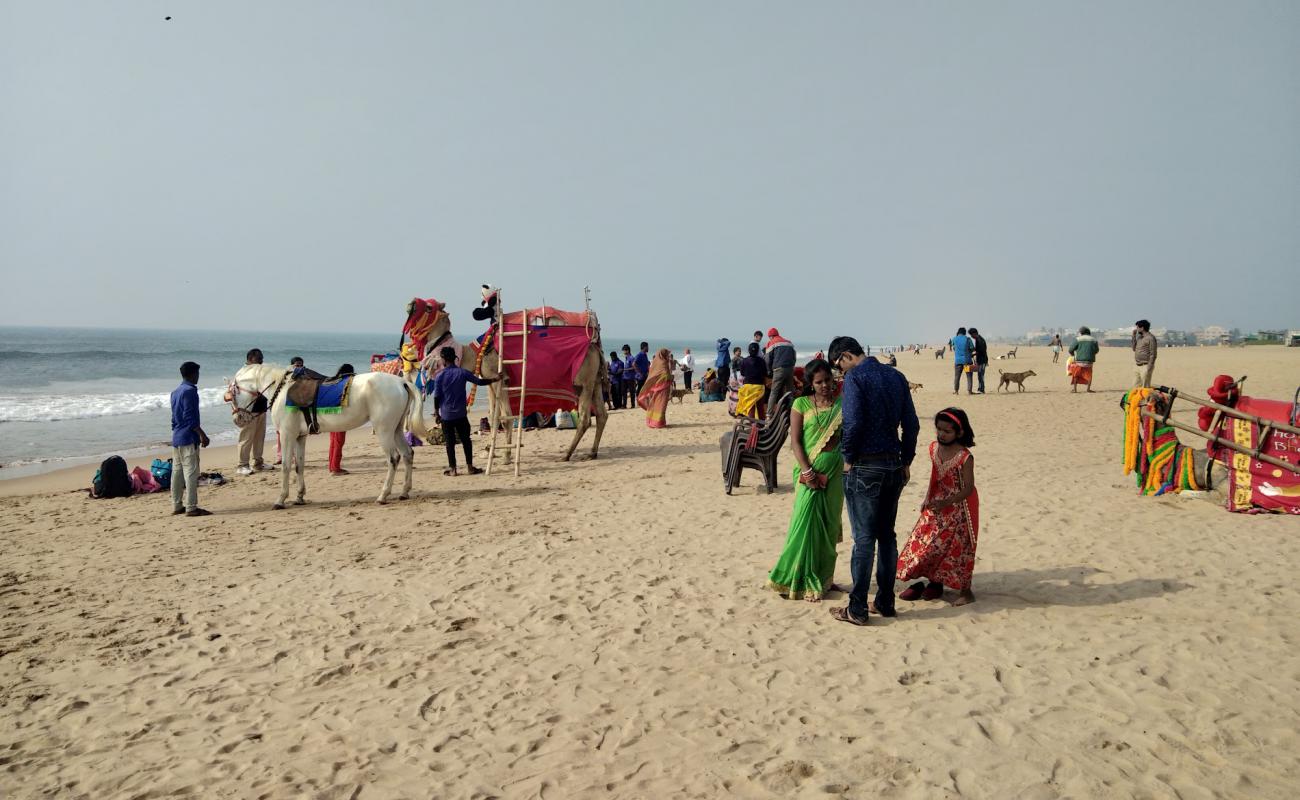 Puri Beach'in fotoğrafı parlak ince kum yüzey ile