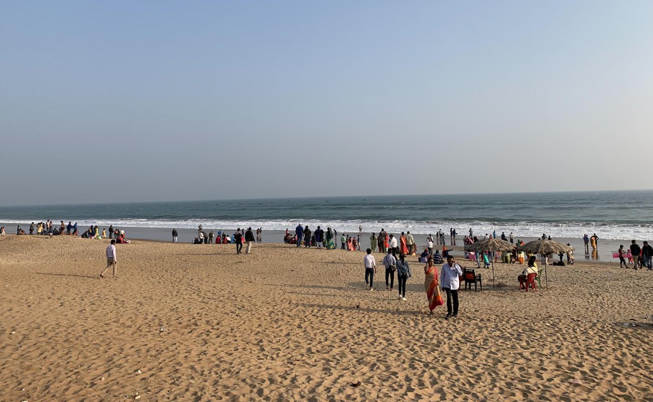 Marine Drive Beach'in fotoğrafı parlak kum yüzey ile