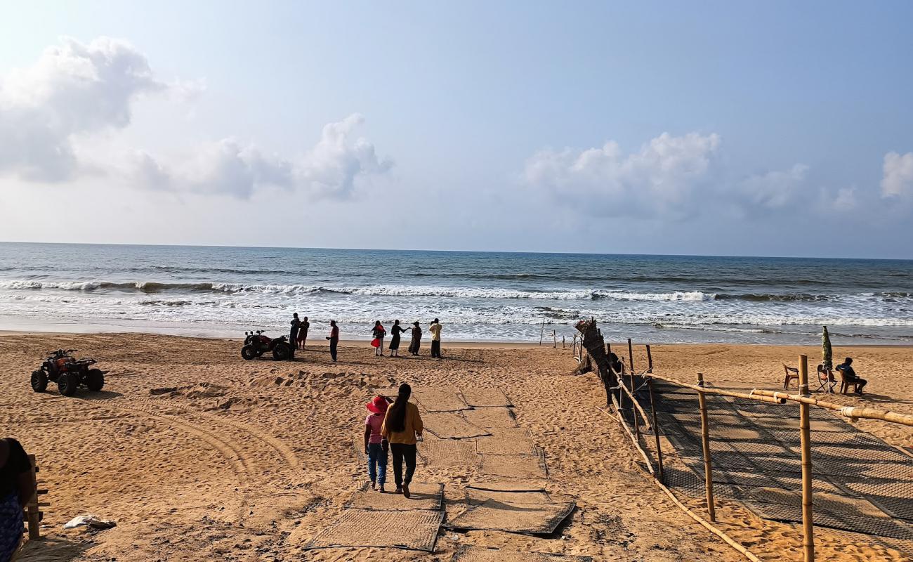 Chandrabhaga Beach'in fotoğrafı parlak ince kum yüzey ile