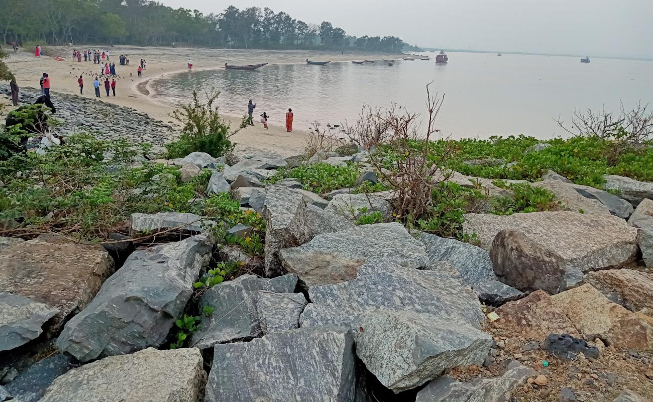 Nehru Bangala Sea Beach'in fotoğrafı açık bej kum yüzey ile