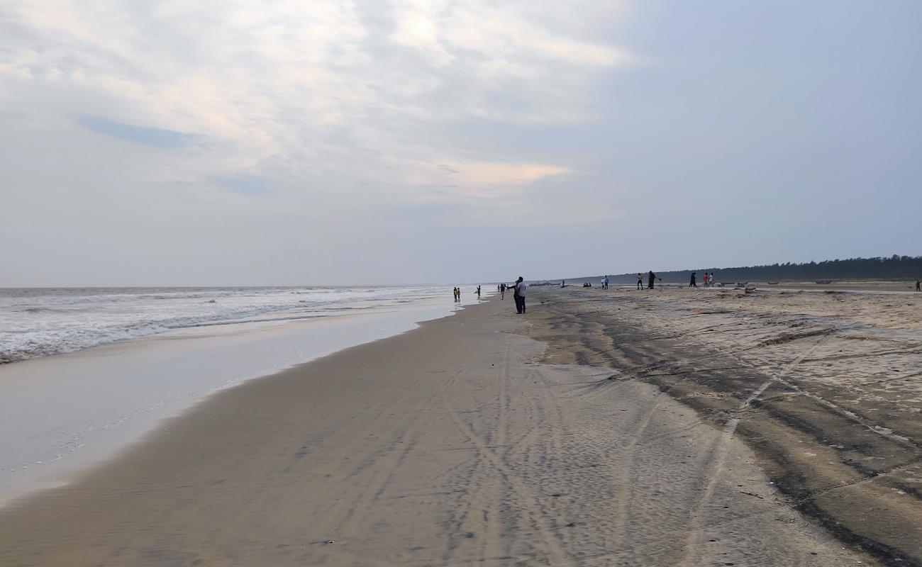 Dagara Sea Beach'in fotoğrafı parlak kum yüzey ile