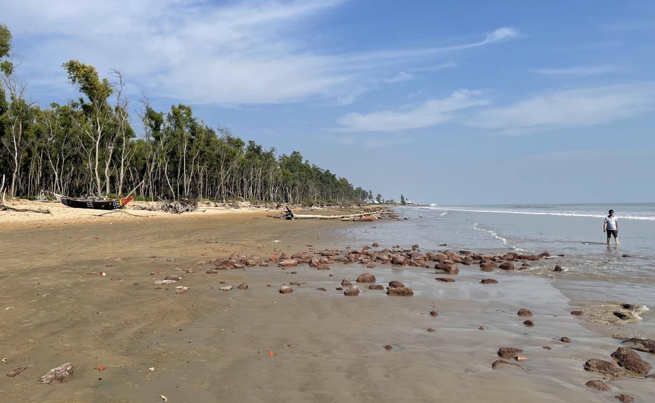 Tajpur Beach'in fotoğrafı parlak kum yüzey ile